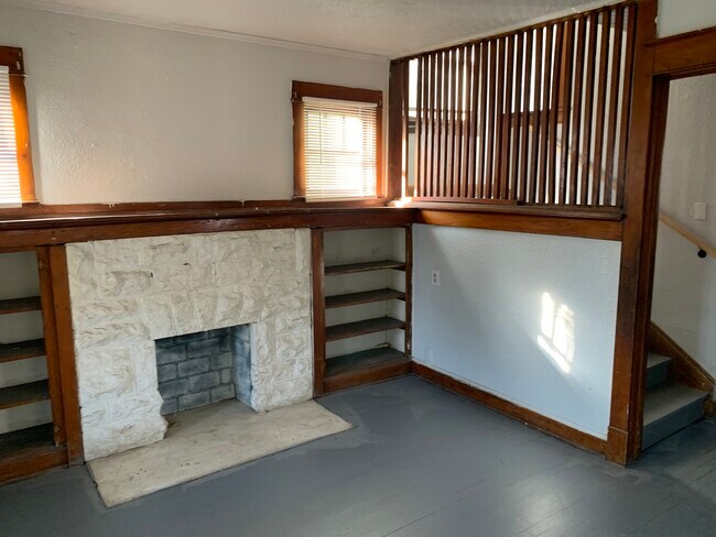 Building Photo - 3046 E 32 St