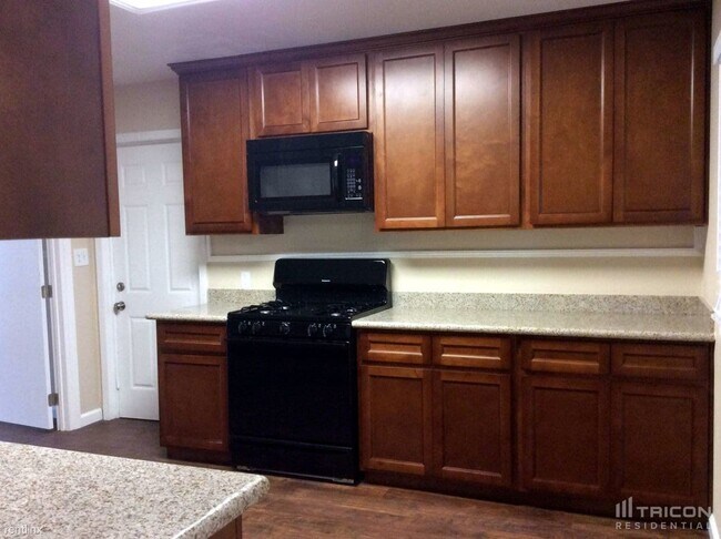 Building Photo - 331 Lofas Pl