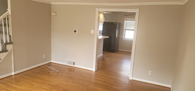 Building Photo - 1948 Lakeview Rd