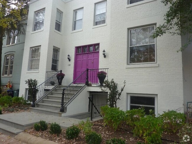 Building Photo - 122 13th St NE