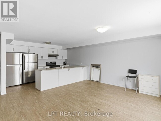 Photo du bâtiment - 244 Penetanguishene Rd