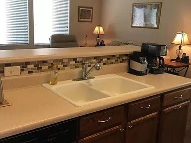 Building Photo - COMING SOON!!!! 3/2.5 adorable unit, with ...