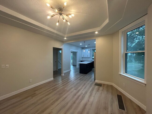 Foto del edificio - 4667 Hamilton Ave