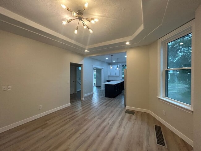Building Photo - 4667 Hamilton Ave