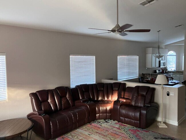 Foto del edificio - IMMACULATE FURNISHED 3BEDROOM GREEN VALLEY BEAUTY!