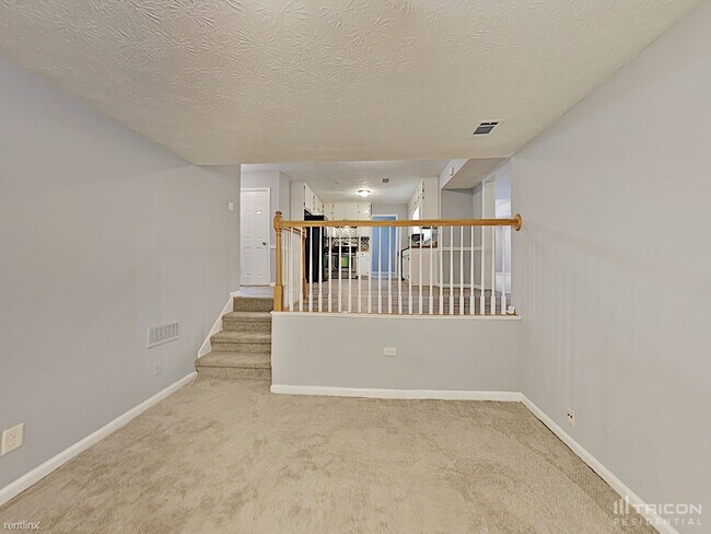 Foto del edificio - 718 Post Rd Ln