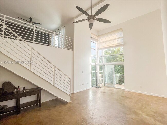 Foto del edificio - 7744 Collins Ave