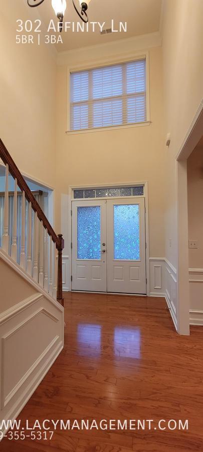 Foto del edificio - 302 Affinity Ln