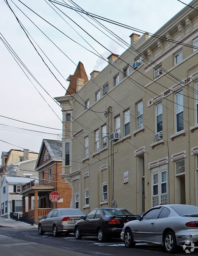 Building Photo - 211 Warner St