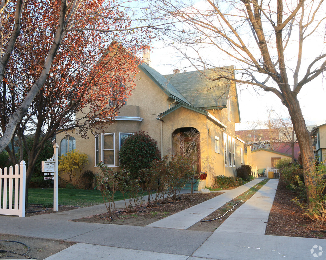 Primary Photo - Estelle's Guest House