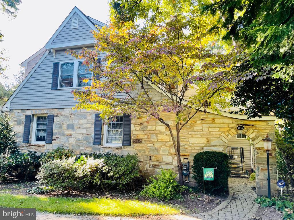 Primary Photo - 1512 N Nicholas St