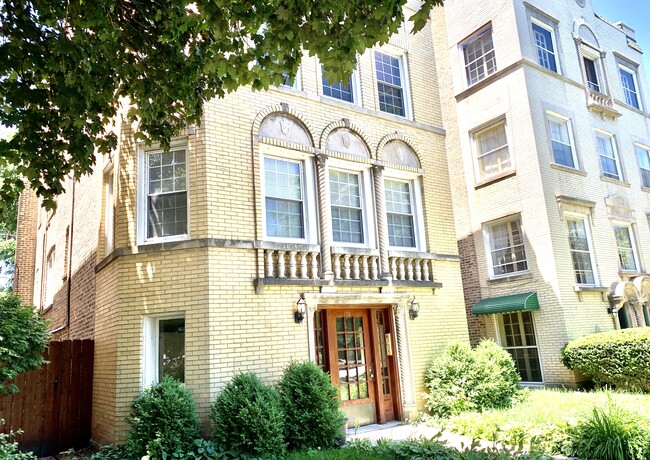 Building - 138 Custer Ave
