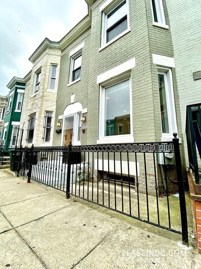 Building Photo - 446 Lamont St NW