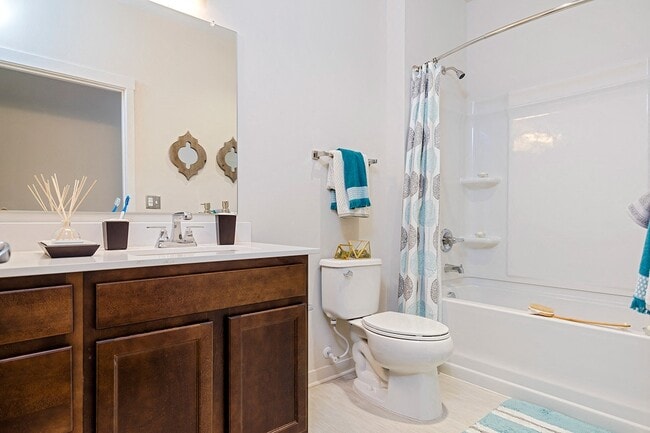 Building Photo - Oakcliff Apartments