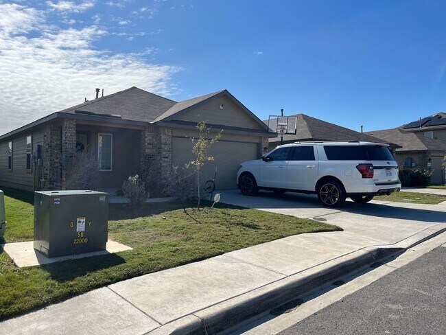 Building Photo - 121 Bunkers Hill, Floresville, TX. 78114