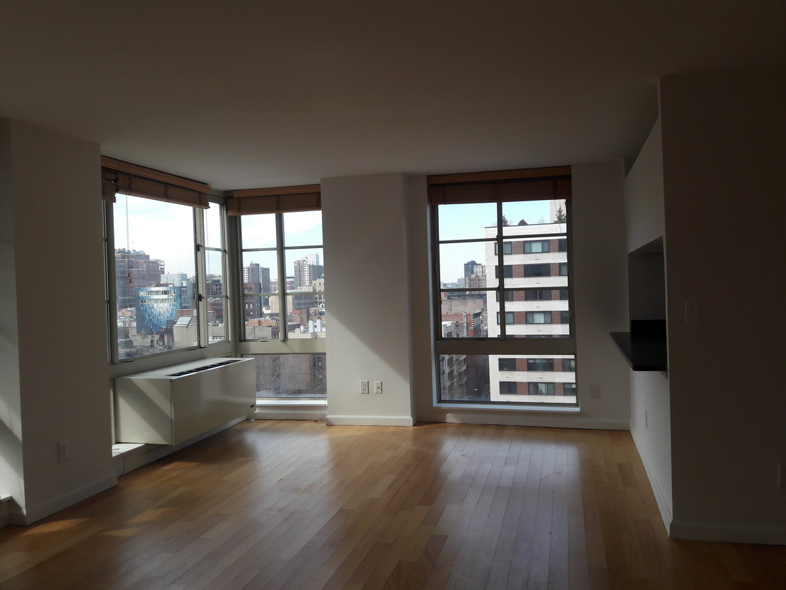 Primary Photo - 156 W 21st St