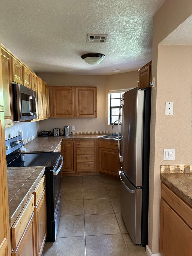 Updated kitchen appliances - 3230 E Calle de la Punta
