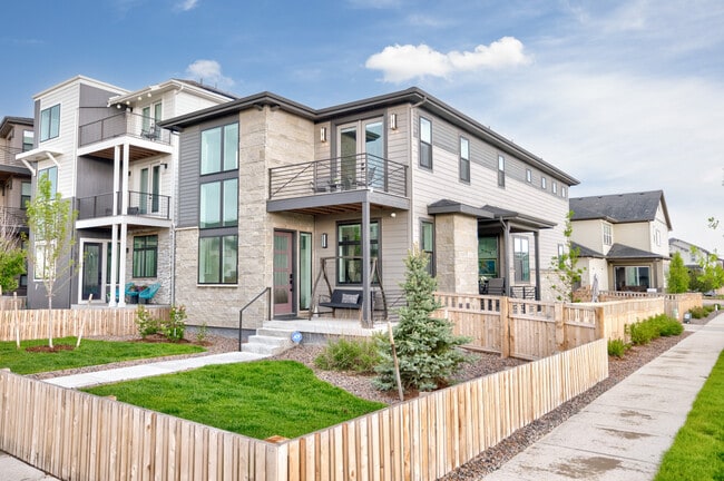 Building Photo - 6010 N Perth St