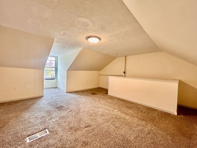 Foto del edificio - Charming 3 Bedroom Lancaster Home with Yard and Laundry Hookups!