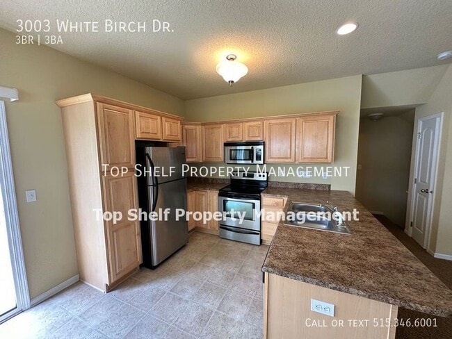 Building Photo - 3 bedroom and 3/2.5 bath Available Soon