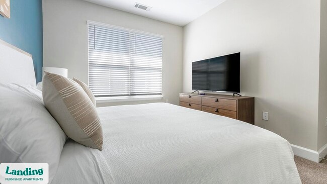 Building Photo - 195 N Creek Dr