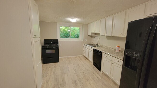 Foto del edificio - 2375 North Circle Dr. NW