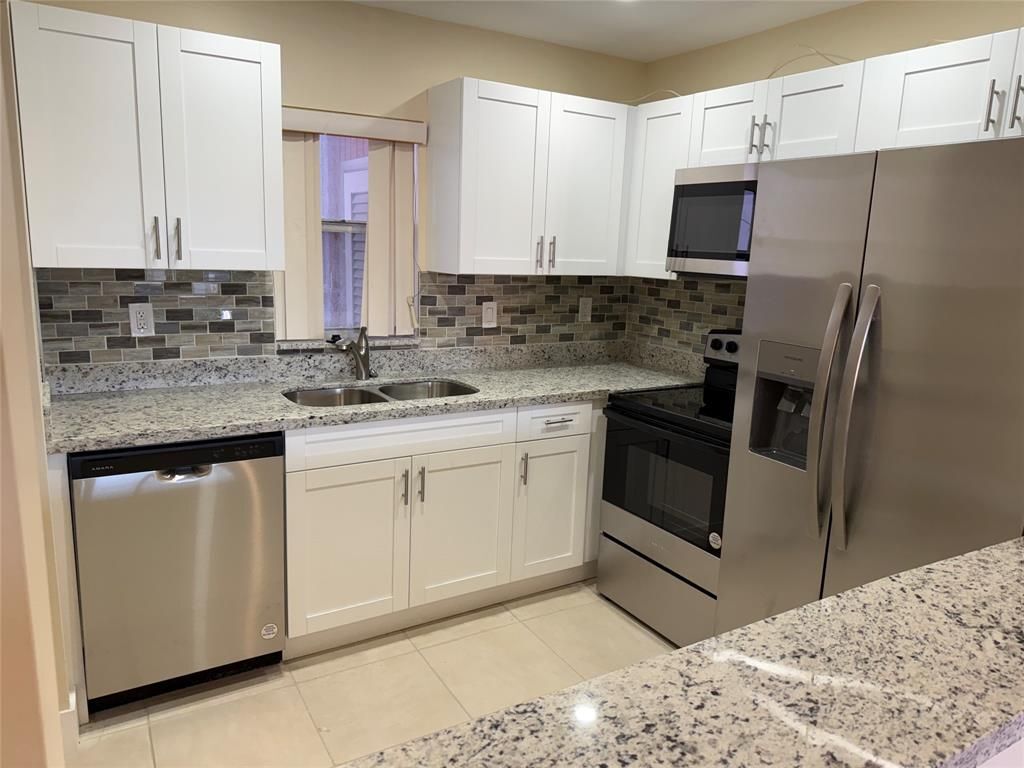 Foto principal - 1450 N Riverside Dr