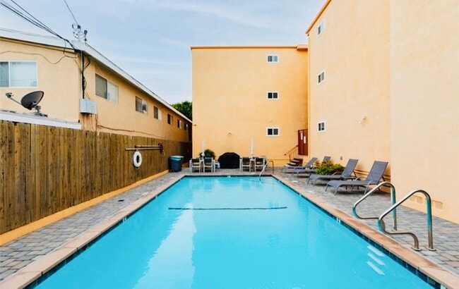 Building Photo - 382 Coronado Ave