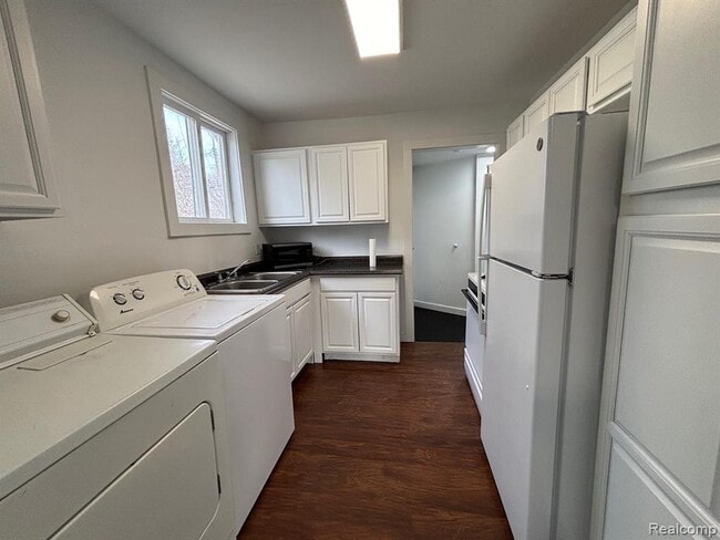 Building Photo - 2145 Browning St