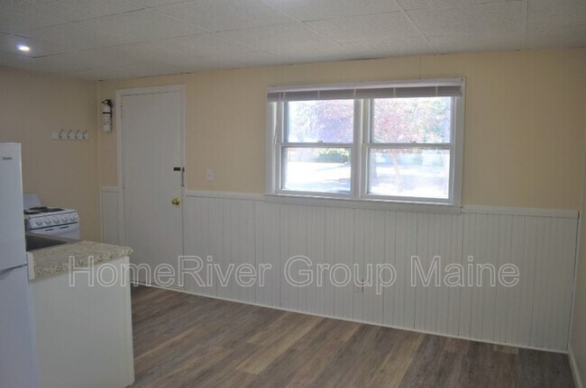 Building Photo - 1111 Roosevelt Trail