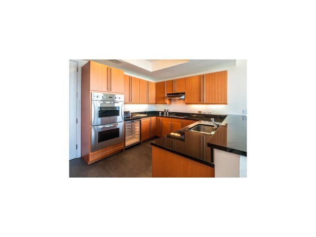Building Photo - 1425 Brickell Ave