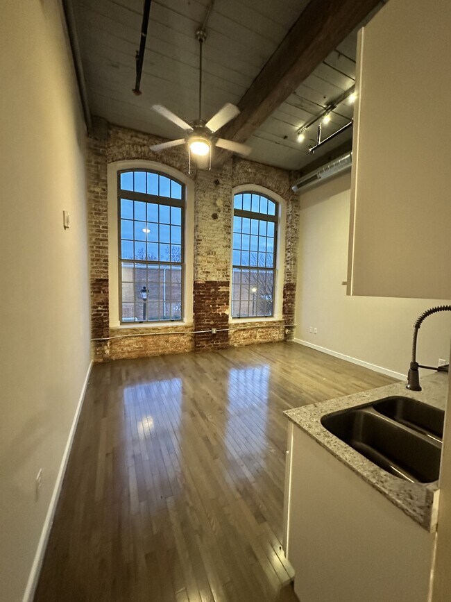 Foto del edificio - Bellevue Mill Apartments