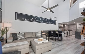 Building Photo - 8600 Ridgewood Ave