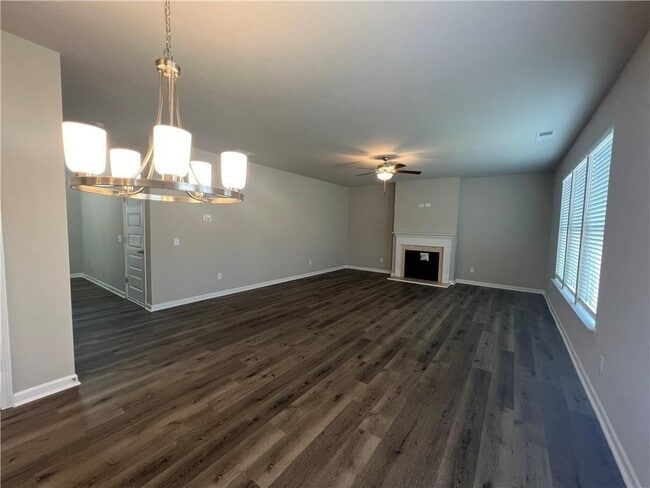 Building Photo - 213 Creek View Pl