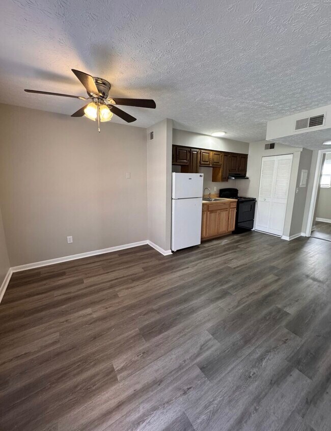 Building Photo - 4818 S 3rd St