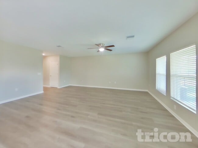 Building Photo - 5475 Summer Sunset Dr