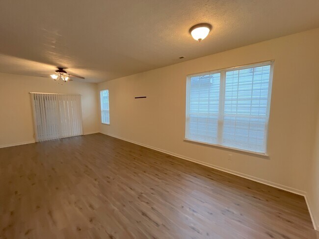 Building Photo - 499 Beals St