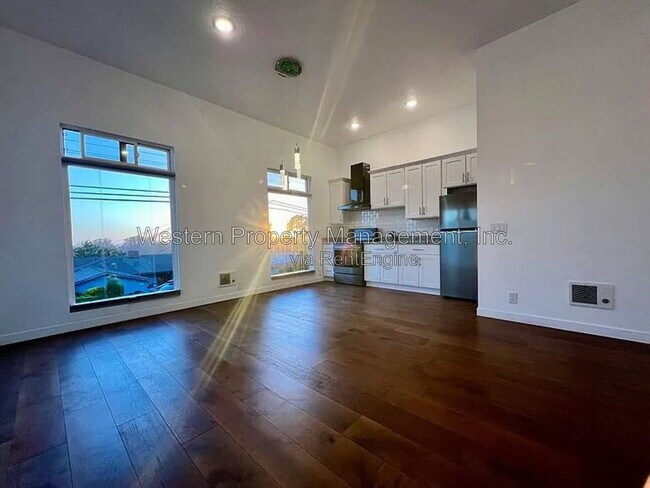 Foto del edificio - 721B Clubhouse Dr