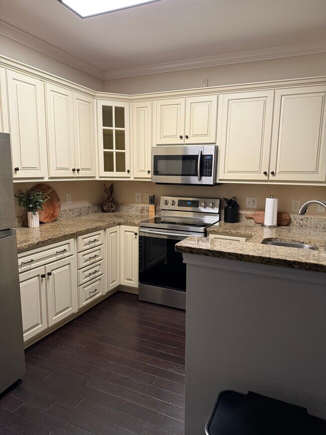 Building Photo - 130 River Landing Dr