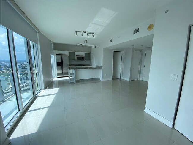Foto del edificio - 185 SW 7th St