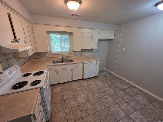 Foto del edificio - 6605 Poppy Rd