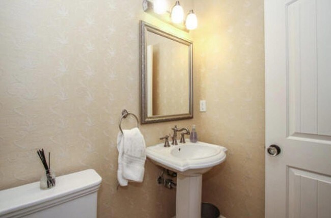 Building Photo - 2033 White Oak Way