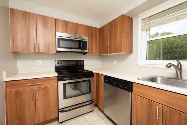 Building Photo - Oak Gardens Apartments