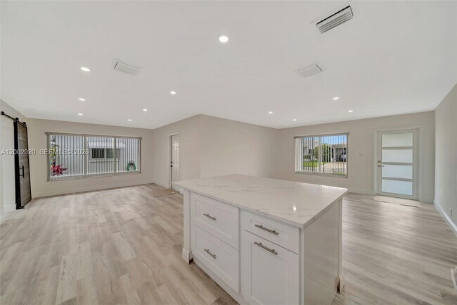 Foto del edificio - 8502 NW 59th St