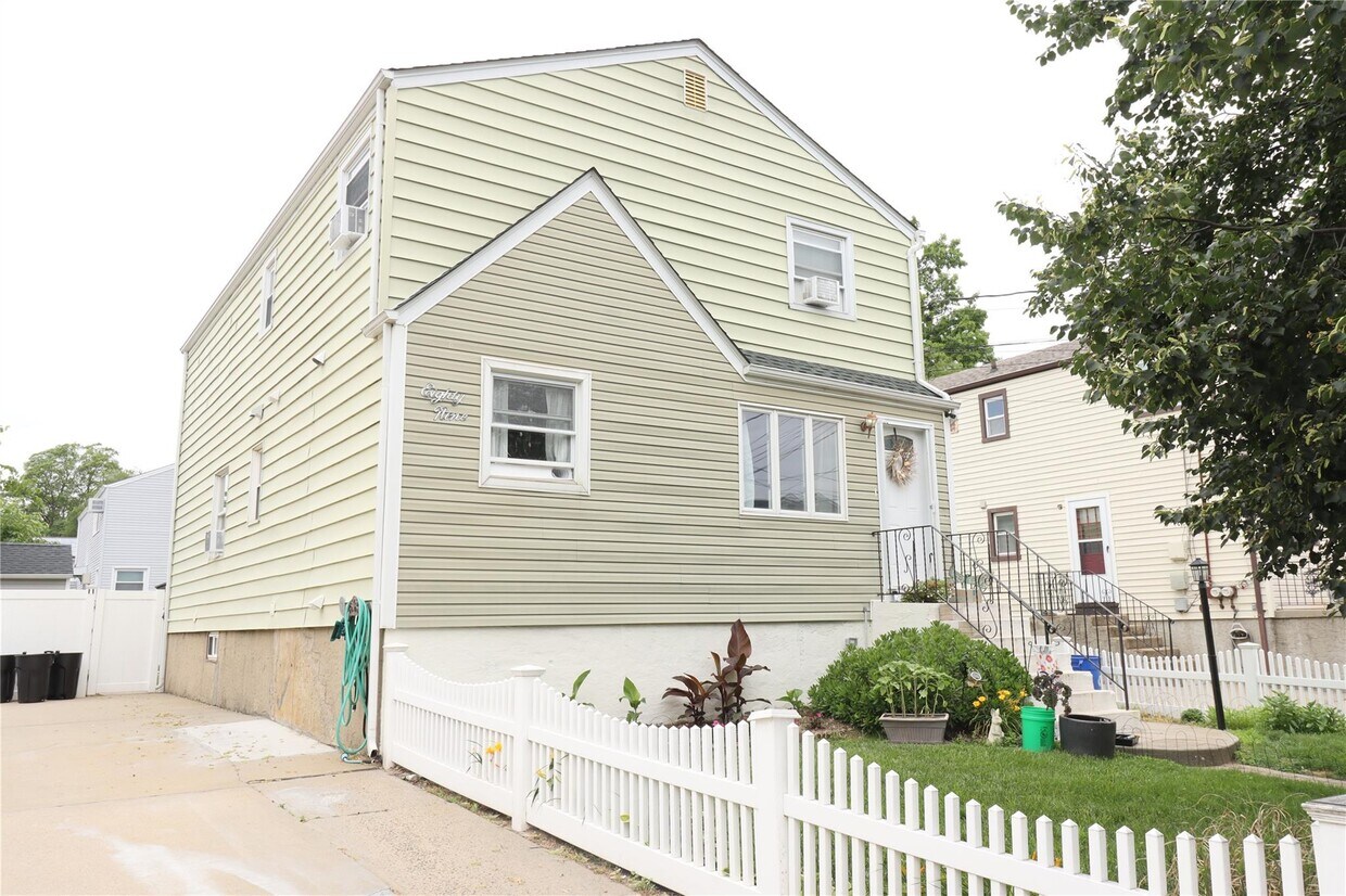 Primary Photo - 89 4th Ave