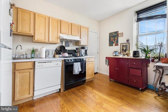 Foto del edificio - 321-23 N Front St