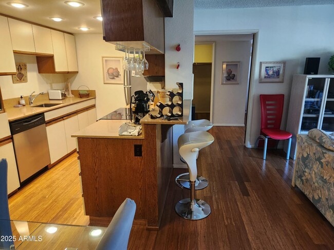 Building Photo - 7557 N Dreamy Draw Dr
