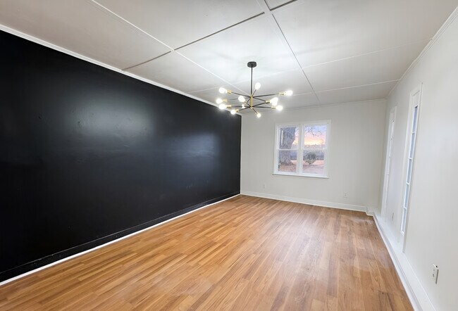 Building Photo - Lawndale