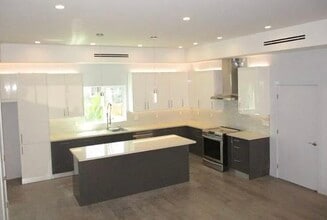 Building Photo - 6848 Encino Ave