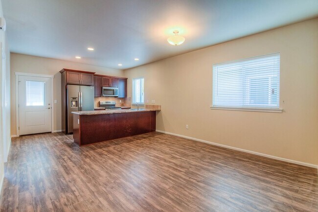 Foto del edificio - 2414 Woolsey Rd